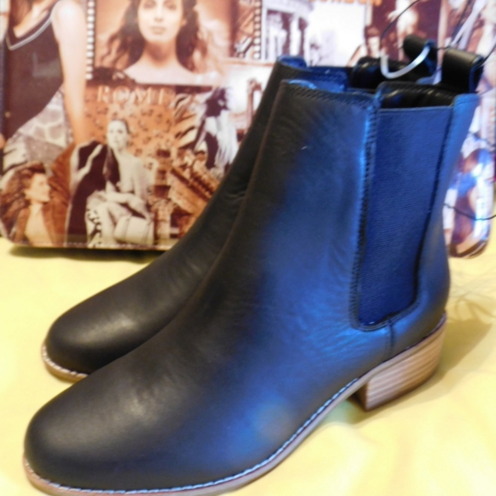 Gap Women  Boots NWOT - Picture 2 of 8
